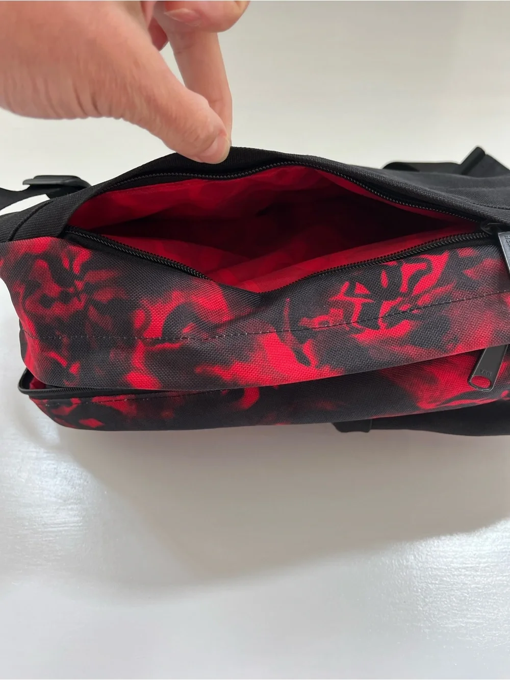 HERSCHEL Supply Company Black and Red Star Wars 25th Anniversary Sling Bag - Picture 12 of 12